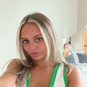 Meet your Posher, Alexis